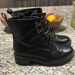 Universal thread women’s shoes size 6